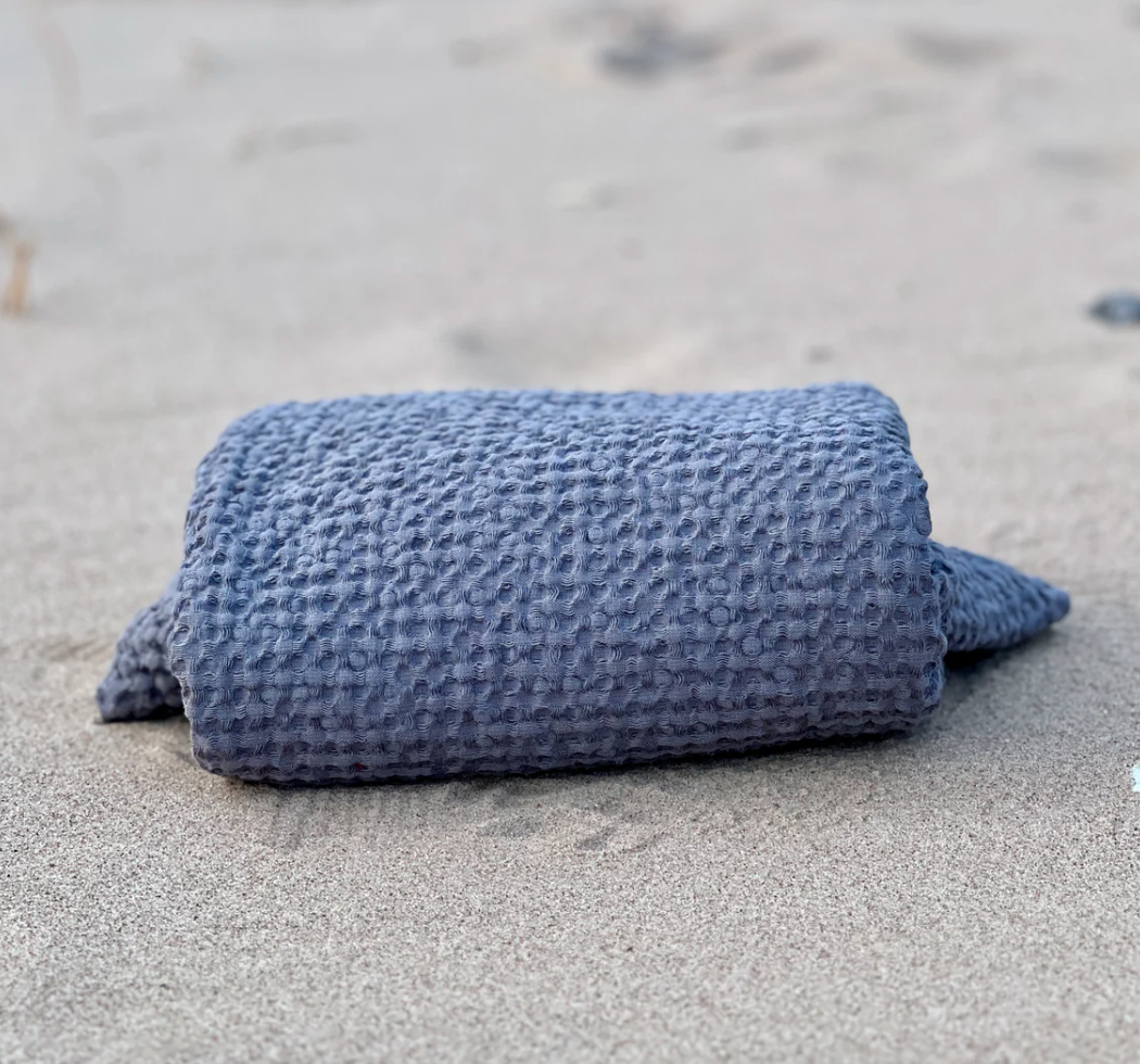 Lina vafeļauduma dvielis / TUMŠI PELĒKS