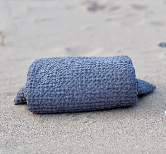 Lina vafeļauduma dvielis / TUMŠI PELĒKS