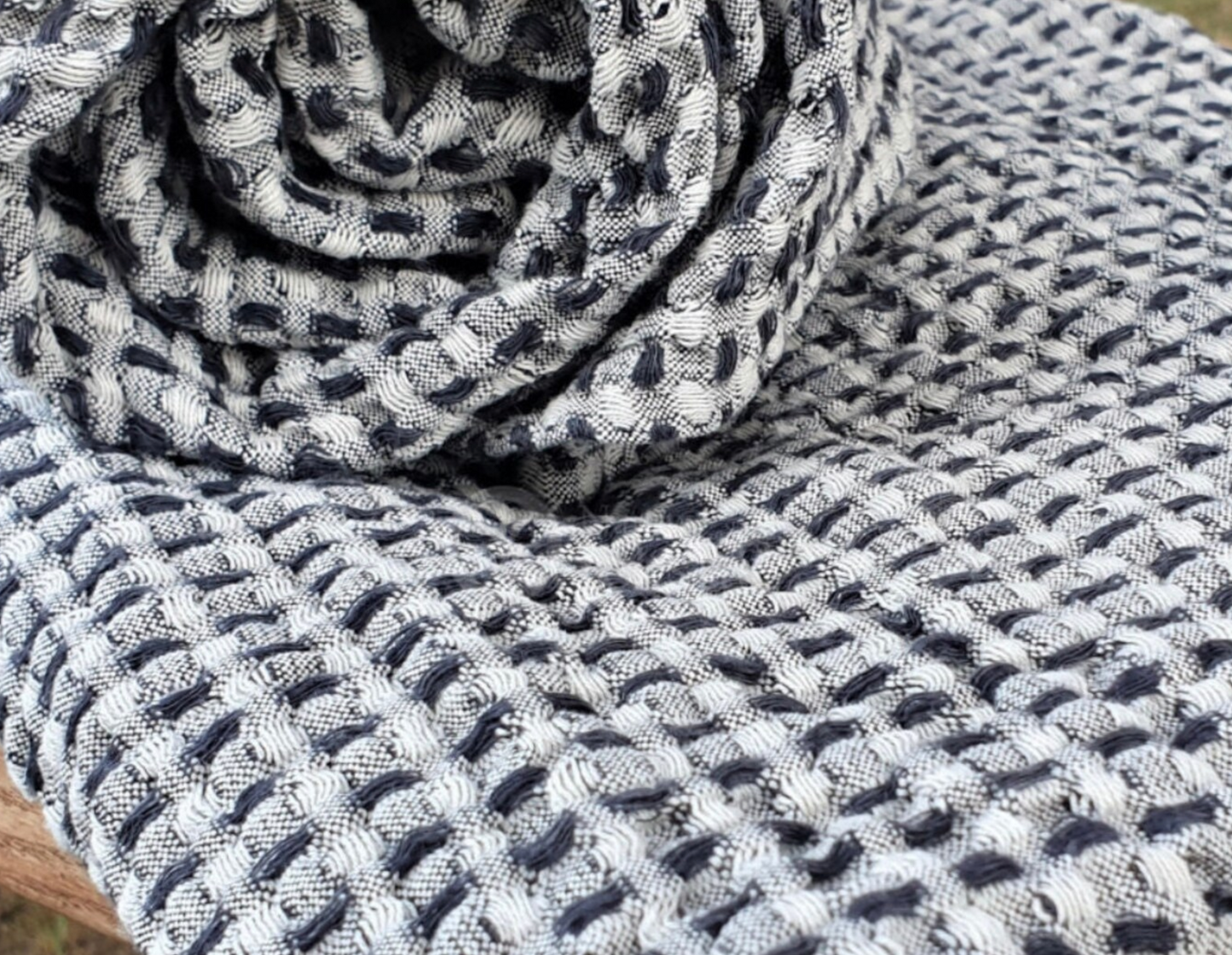 Linen waffle towel / BLACK & WHITE