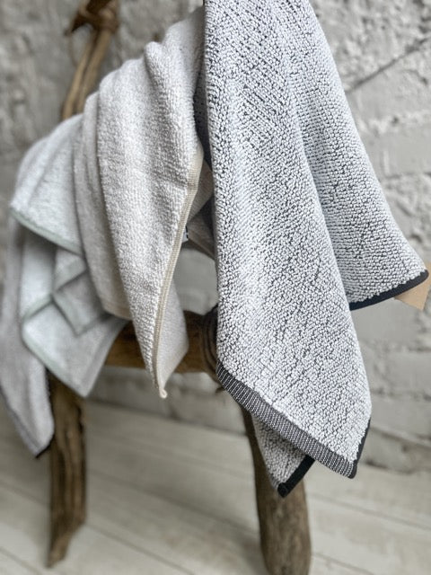 Biezais frotē dvielis / 2 izmēri /  balts