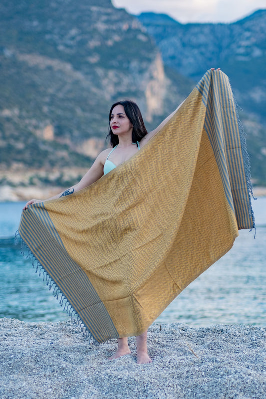 Pludmales dvielis Zelta ar svītrām