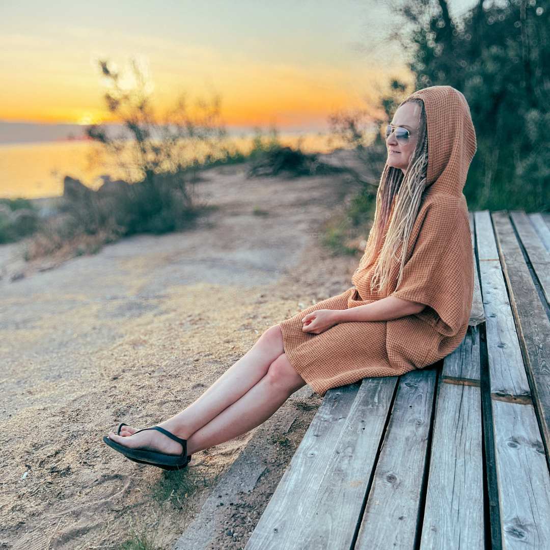 Vafeļauduma brūns pončo pieaugušo unisex